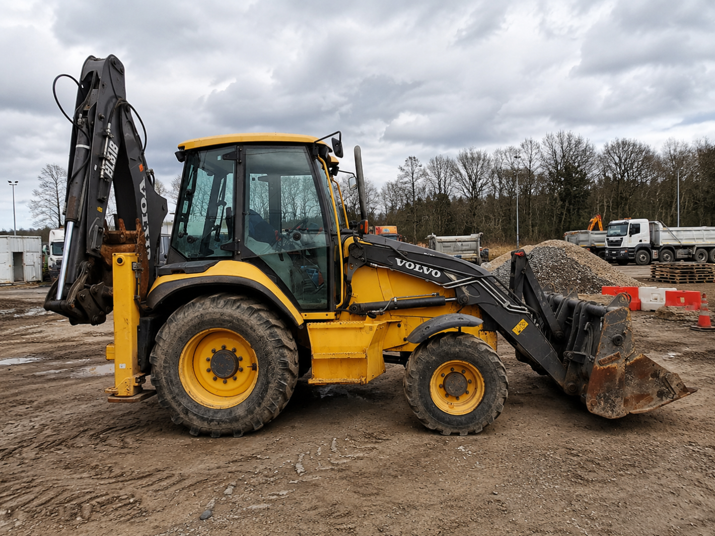 Экскаватор-погрузчик VOLVO BL61B