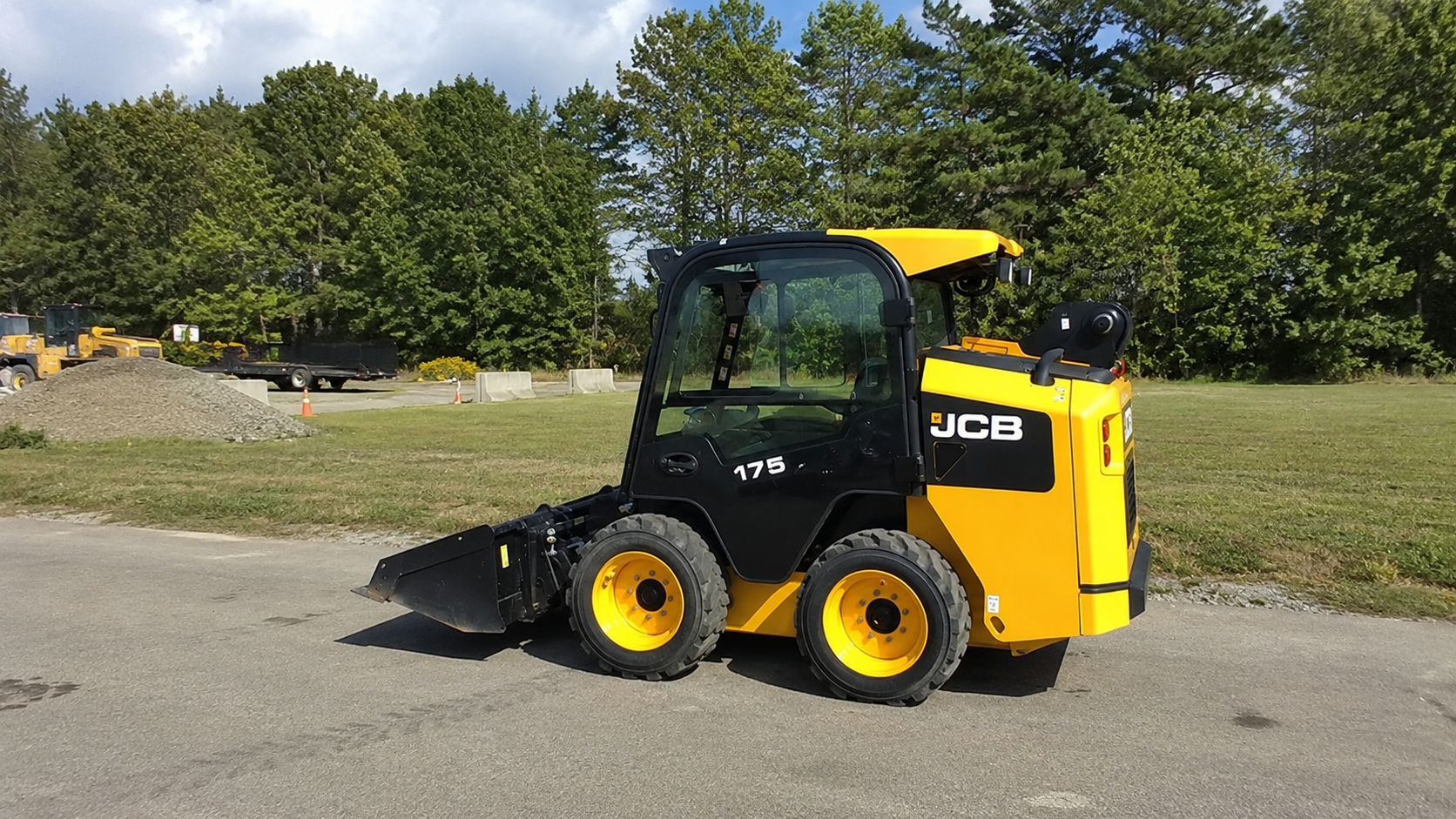 Мини-погрузчик JCB 175